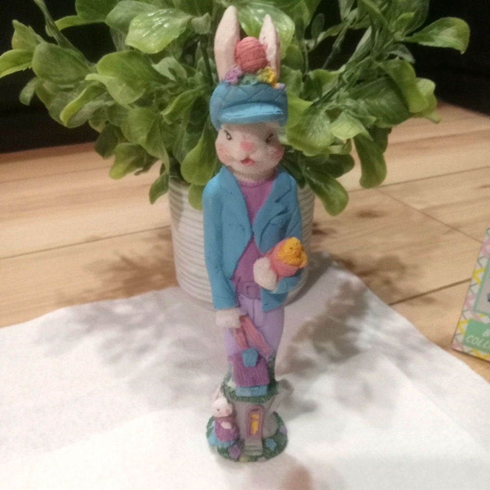 NIB Easter Collectible Easter Bunny Figurine!